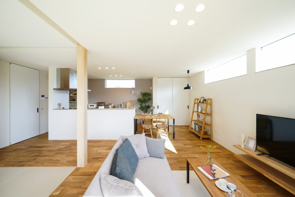 平屋で広々したLDKの様子