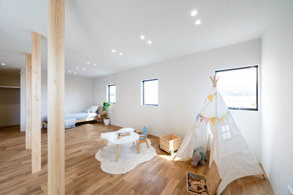 採光が考えられた平屋の子供部屋