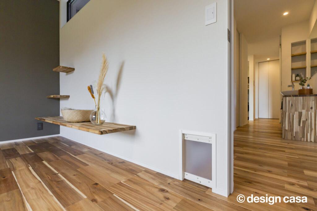 ペットドアやペットスペースのある部屋の一角