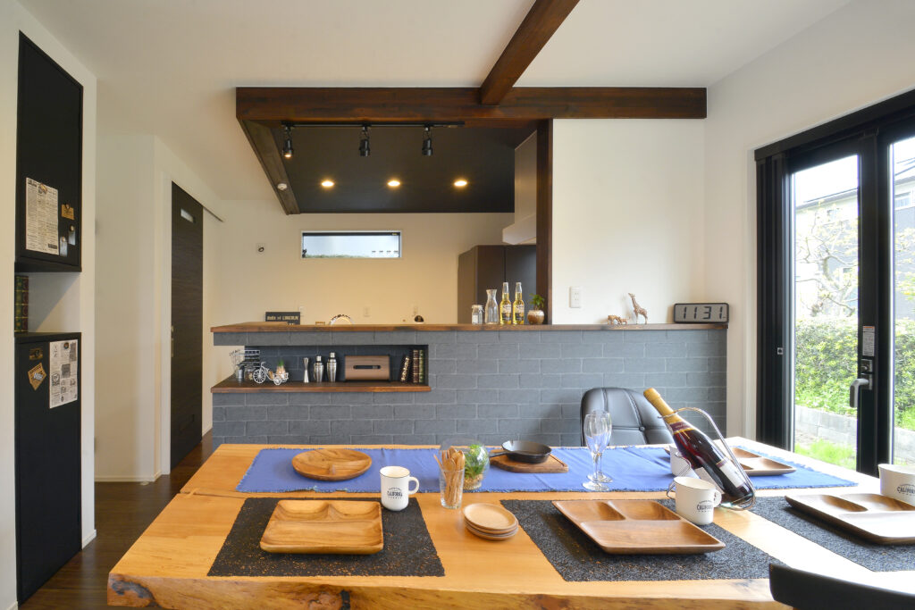 平屋 ダイニング キッチン横 造作ニッチ棚